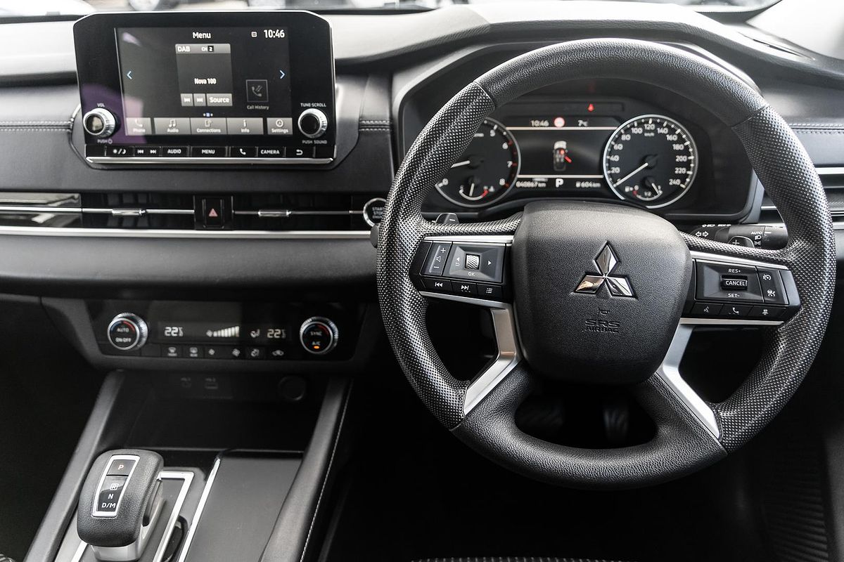 2023 Mitsubishi Outlander ES ZM