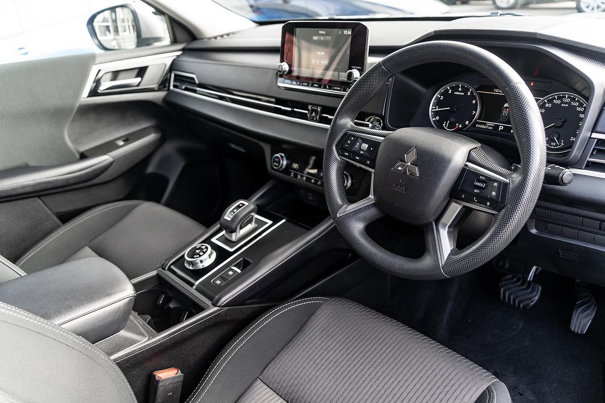 2023 Mitsubishi Outlander ES ZM