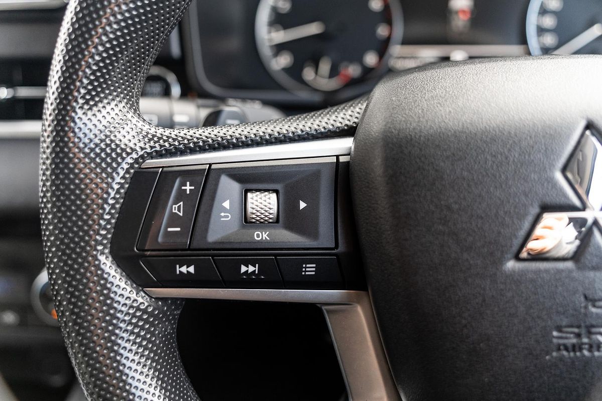 2023 Mitsubishi Outlander ES ZM