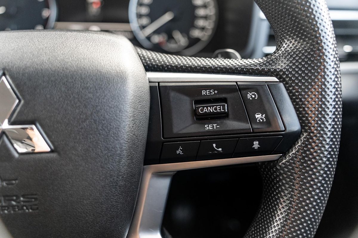 2023 Mitsubishi Outlander ES ZM