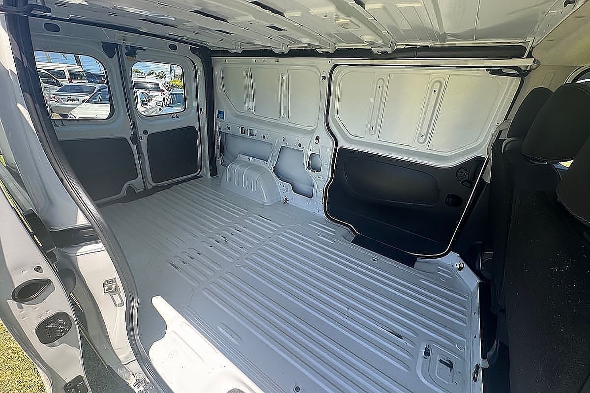 2020 Mitsubishi Express GLX SN LWB