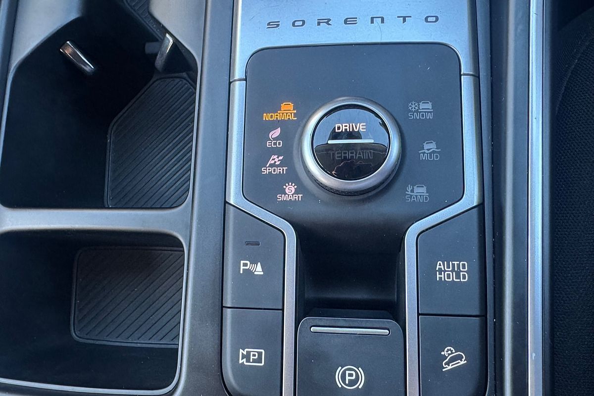 2023 Kia Sorento S MQ4