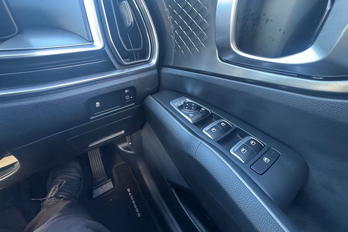 2023 Kia Sorento S MQ4