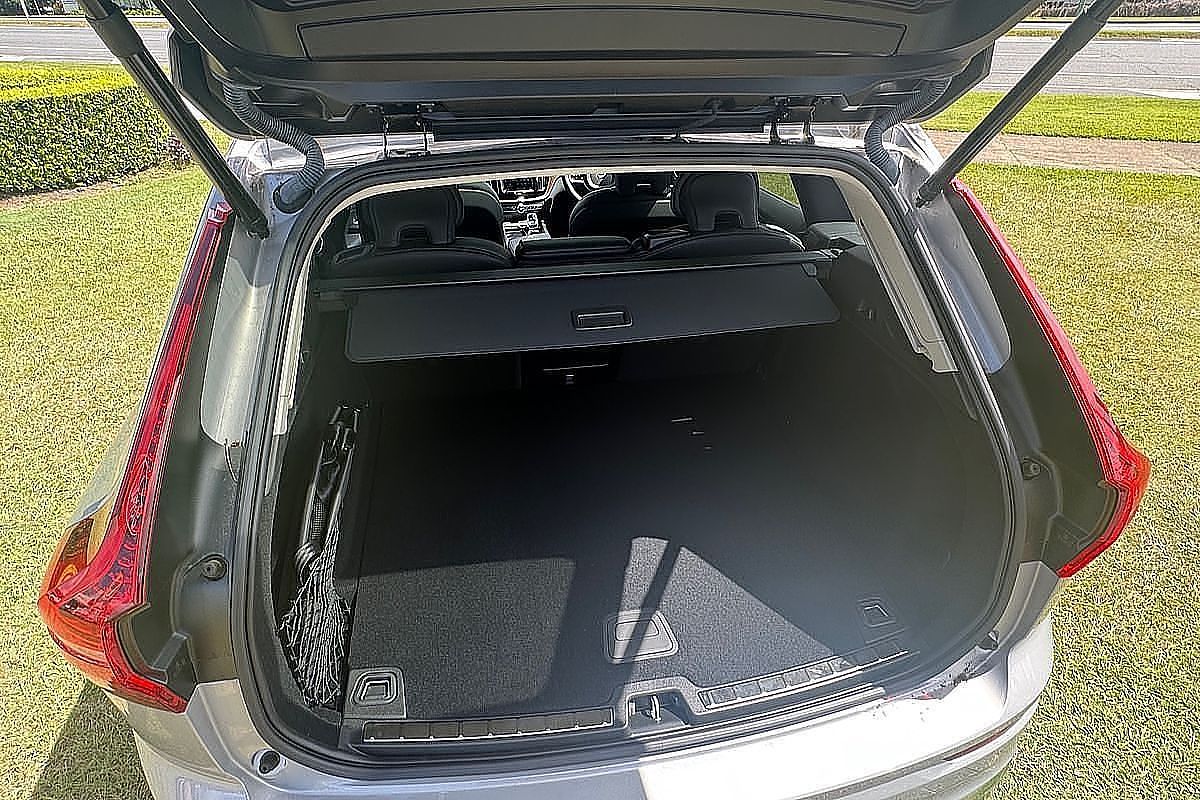 2023 Volvo XC60 Ultimate B5 Bright