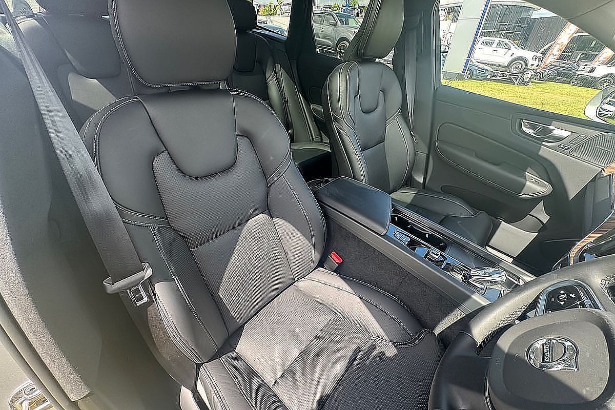 2023 Volvo XC60 Ultimate B5 Bright