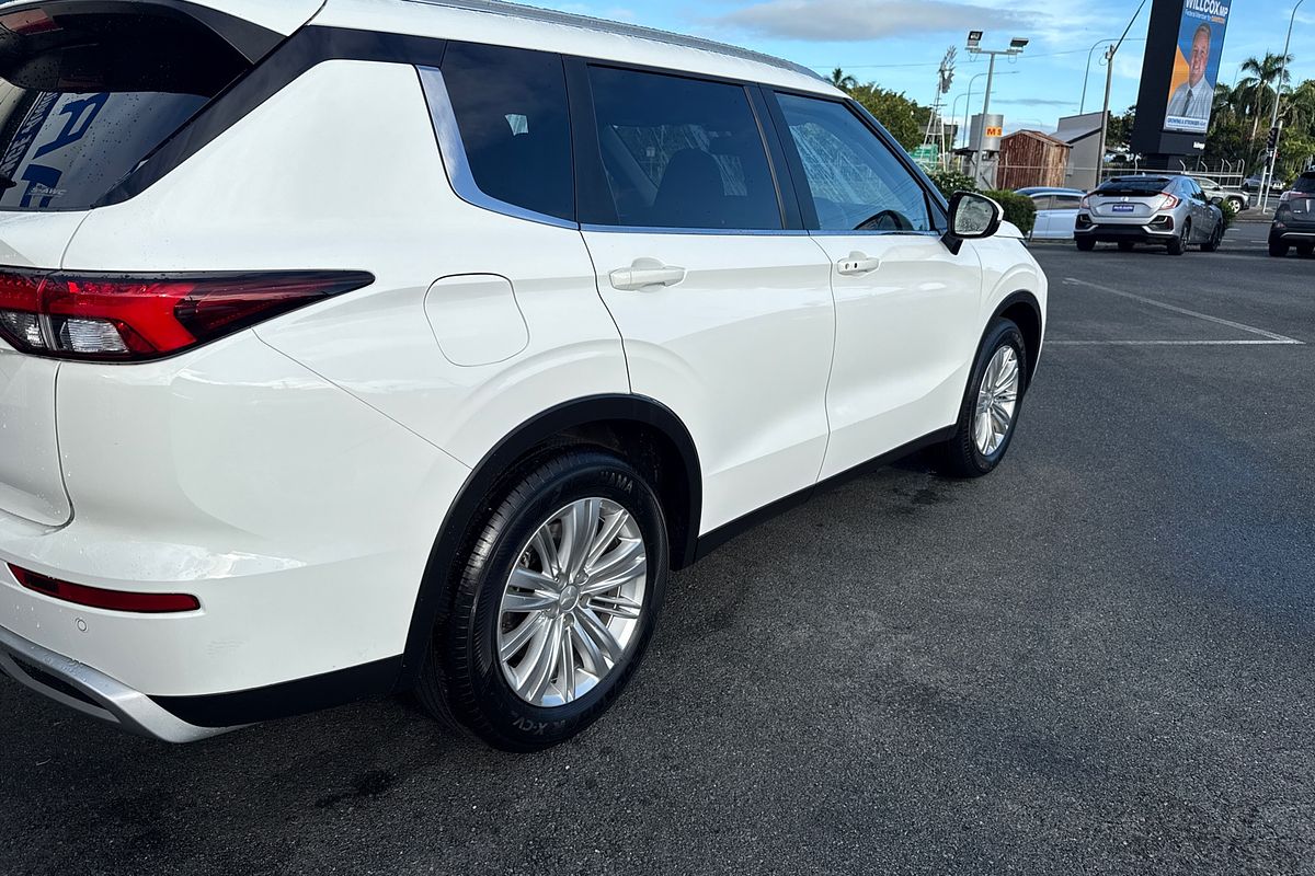 2023 Mitsubishi Outlander LS ZM