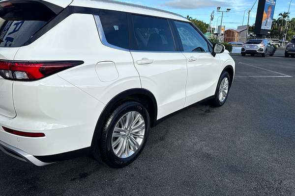 2023 Mitsubishi Outlander LS ZM