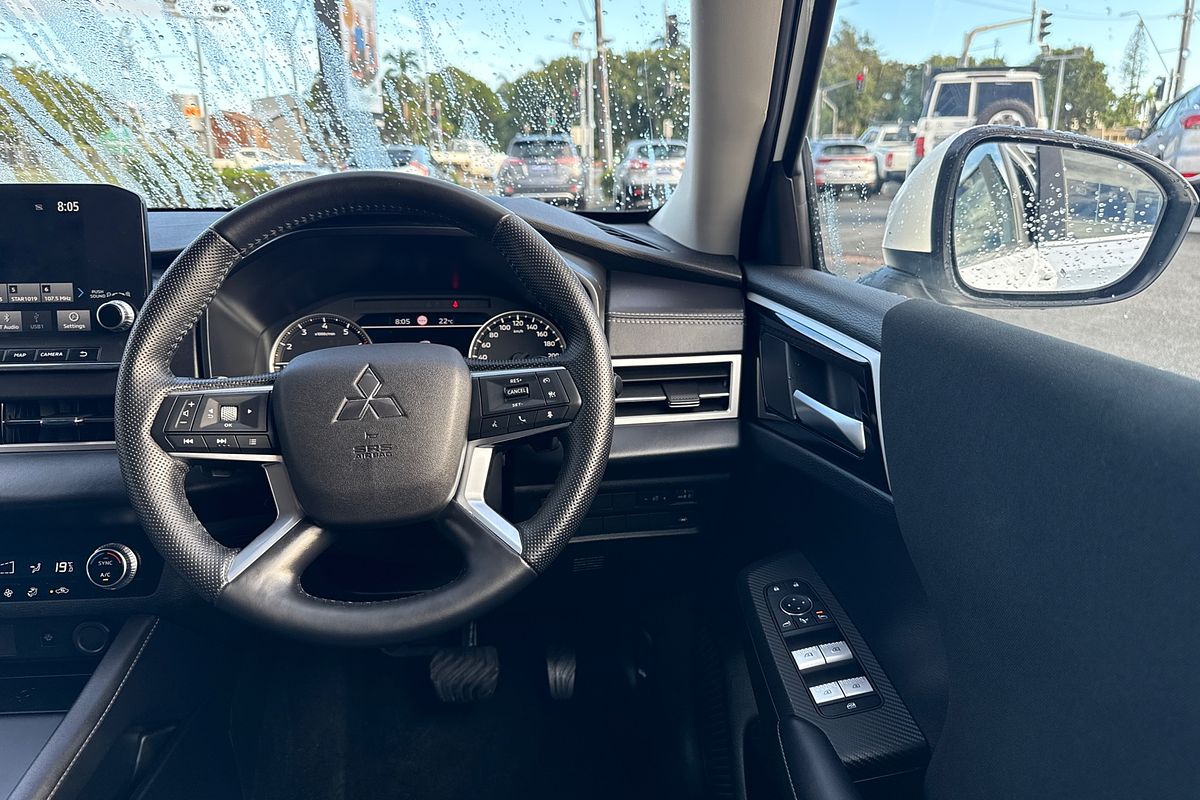 2023 Mitsubishi Outlander LS ZM