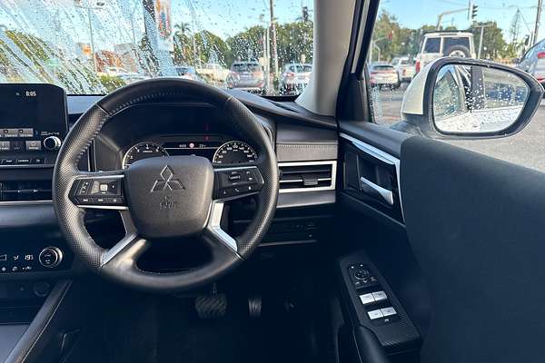 2023 Mitsubishi Outlander LS ZM