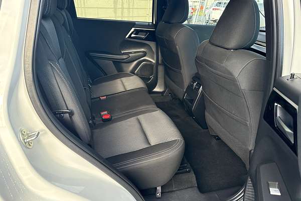 2023 Mitsubishi Outlander LS ZM