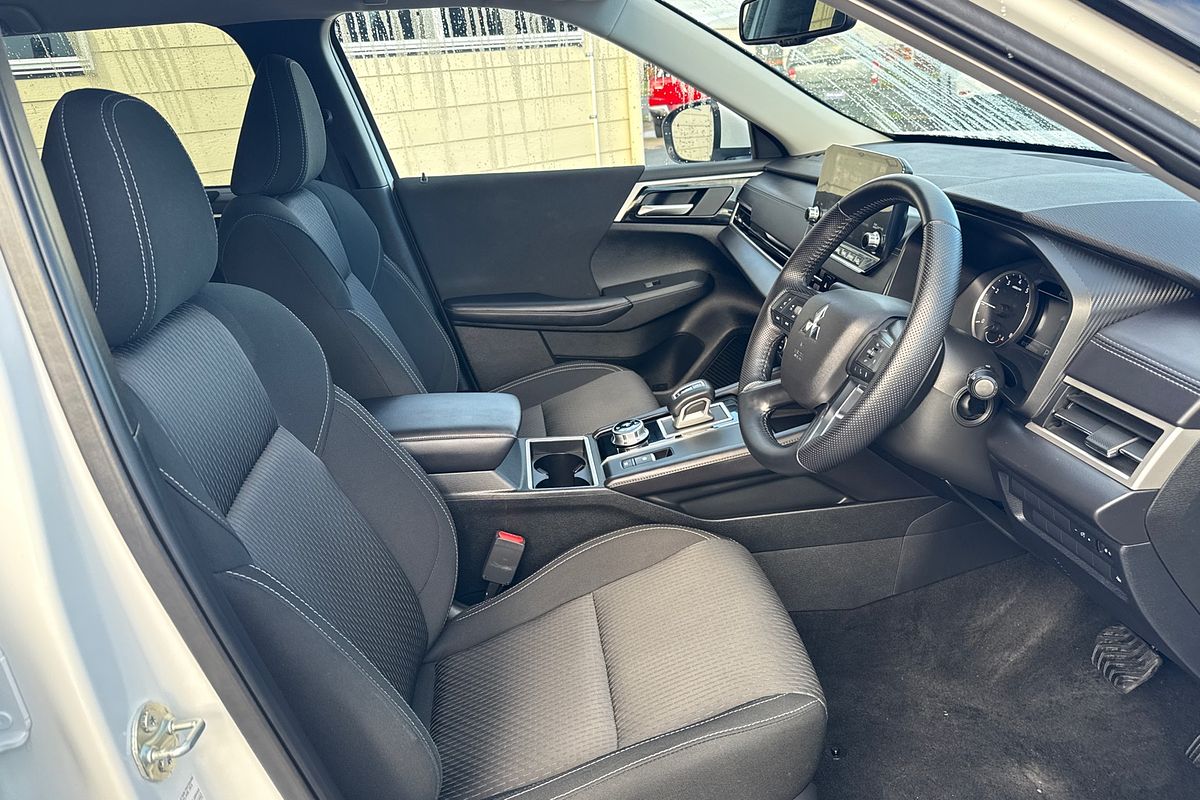 2023 Mitsubishi Outlander LS ZM