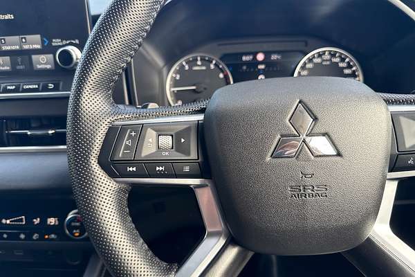 2023 Mitsubishi Outlander LS ZM