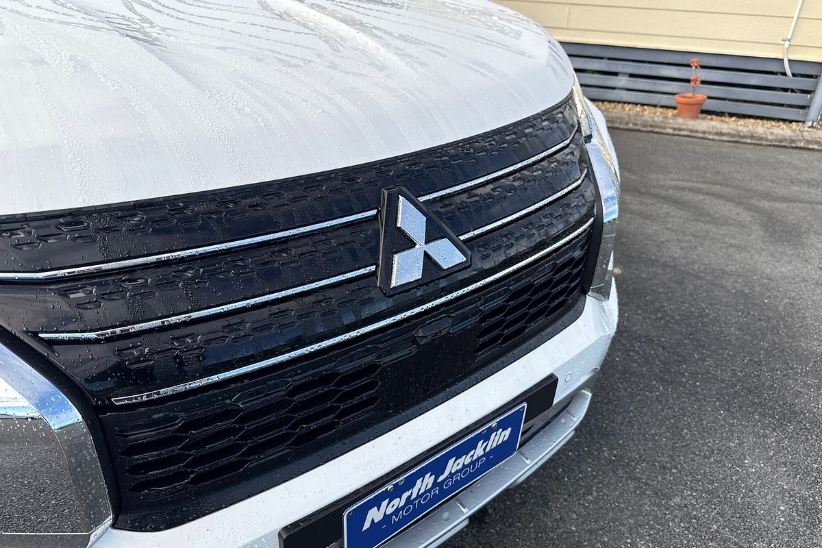 2023 Mitsubishi Outlander LS ZM