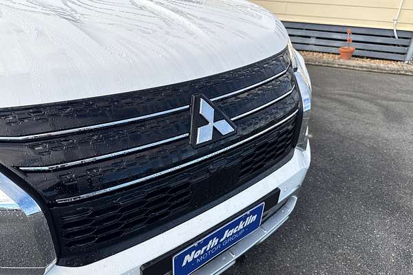 2023 Mitsubishi Outlander LS ZM