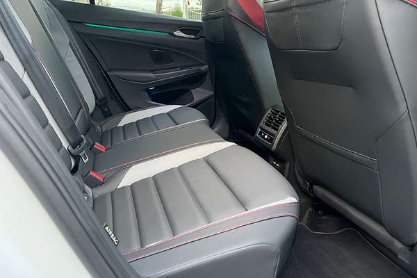 2024 Volkswagen Golf GTI 8