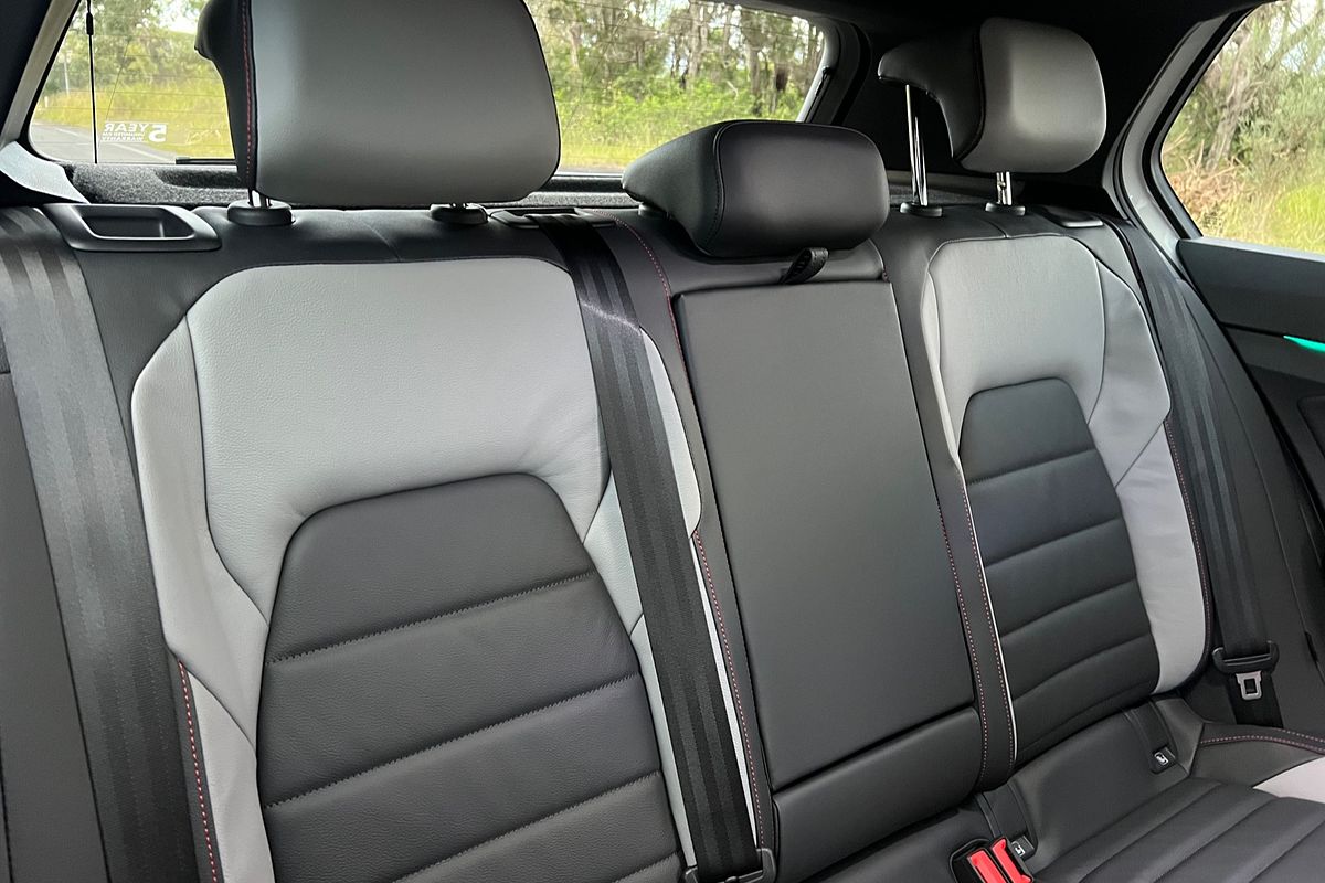 2024 Volkswagen Golf GTI 8
