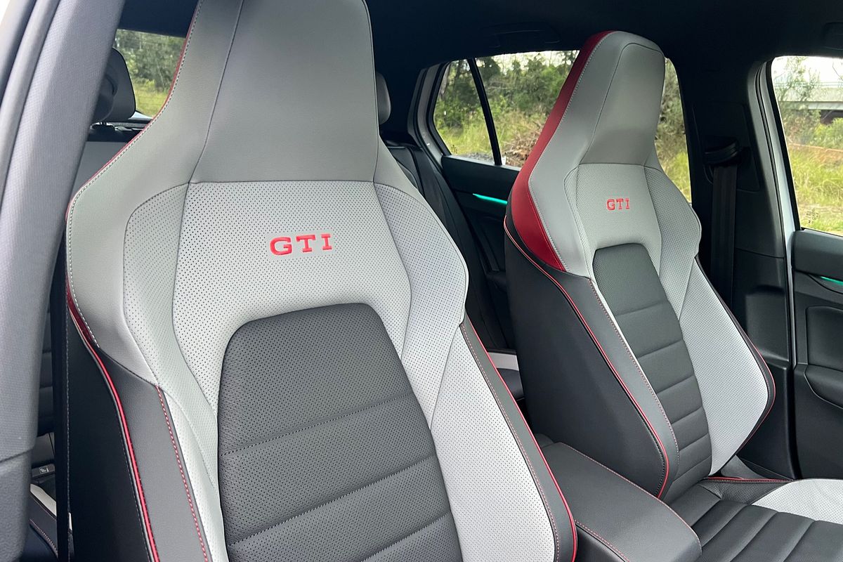 2024 Volkswagen Golf GTI 8