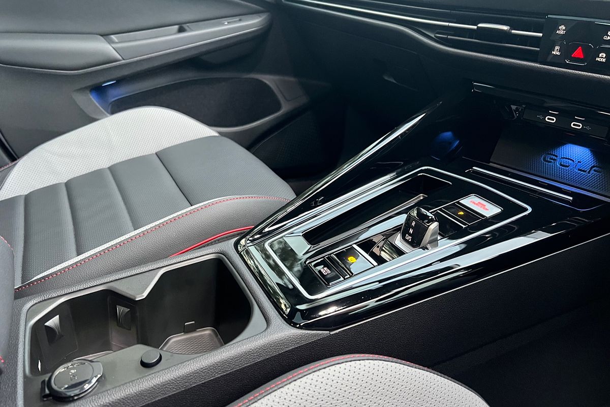 2024 Volkswagen Golf GTI 8