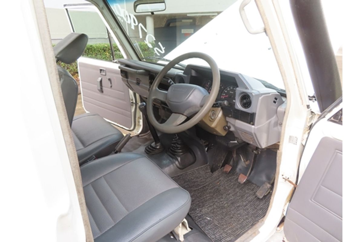 2000 Toyota Landcruiser HZJ79R 4X4