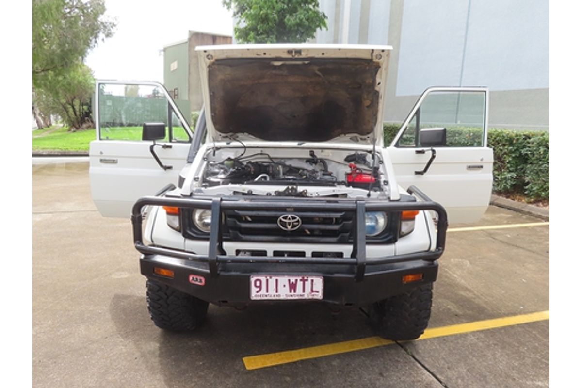 2000 Toyota Landcruiser HZJ79R 4X4