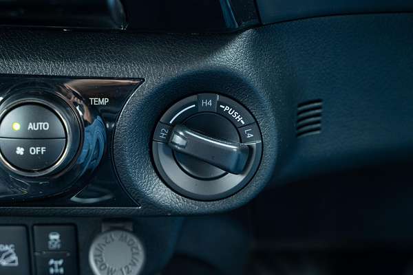 2024 Toyota Hilux SR5 48V GUN126R 4X4