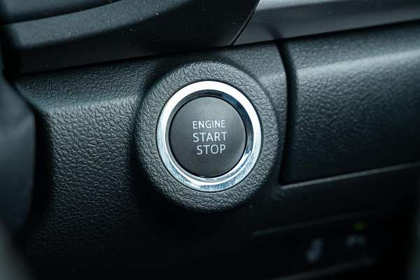 2024 Toyota Hilux SR5 48V GUN126R 4X4
