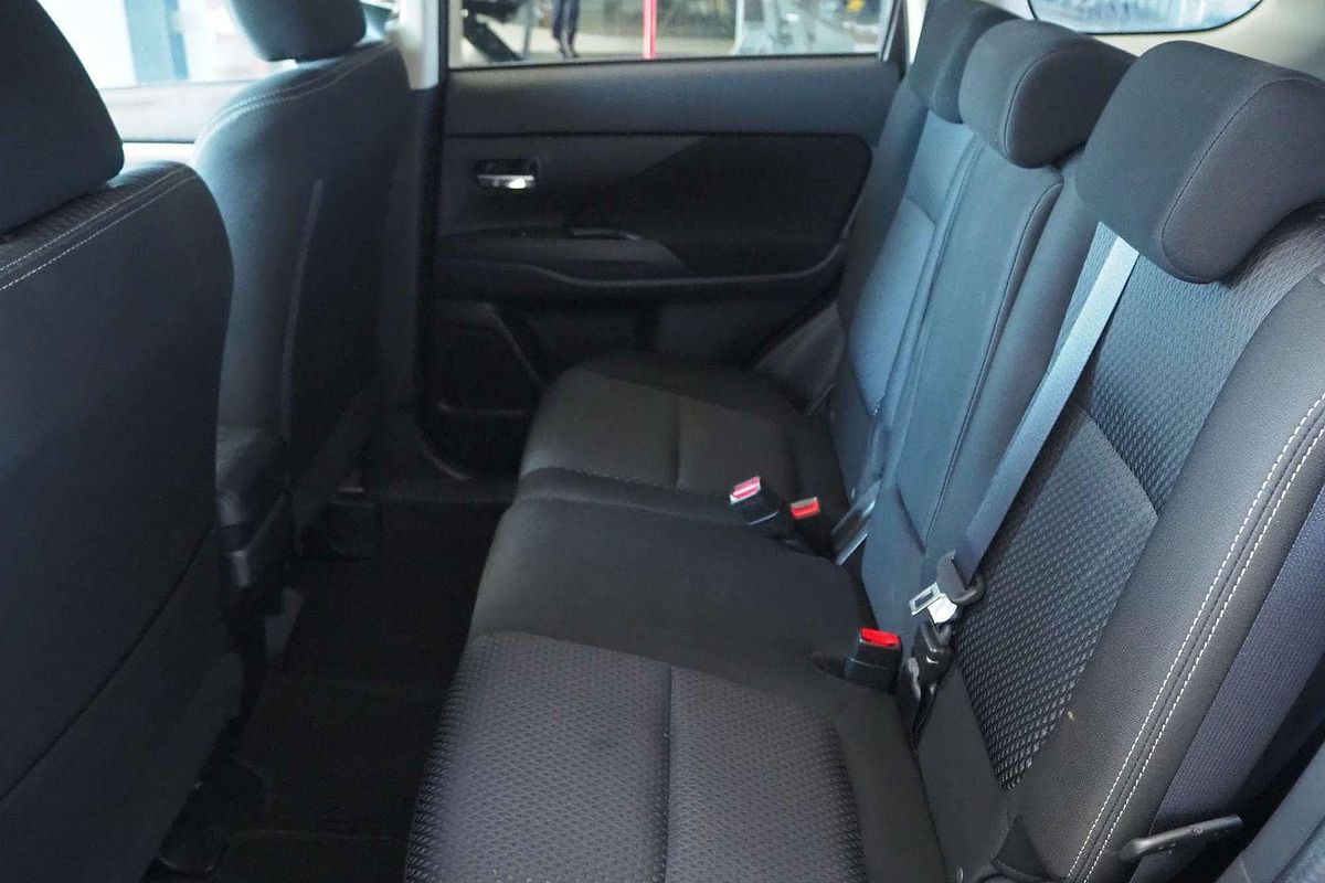 2017 Mitsubishi Outlander LS Safety Pack ZK