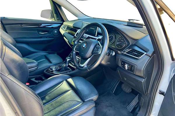 2015 BMW 2 Series 220i Sport Line F45