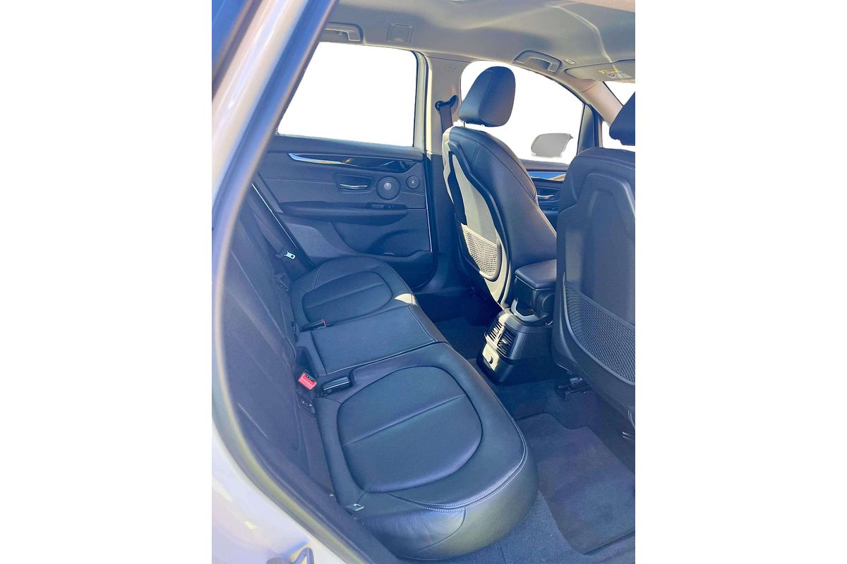 2015 BMW 2 Series 220i Sport Line F45