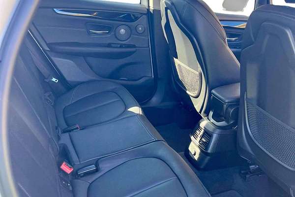 2015 BMW 2 Series 220i Sport Line F45
