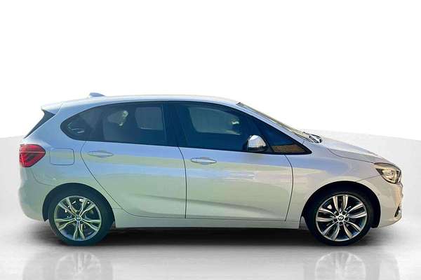 2015 BMW 2 Series 220i Sport Line F45