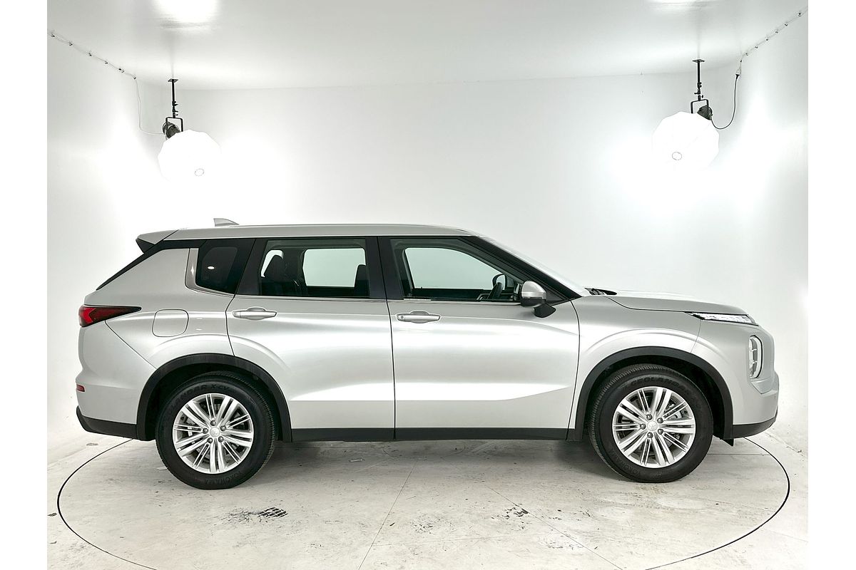 2022 Mitsubishi Outlander ES ZM