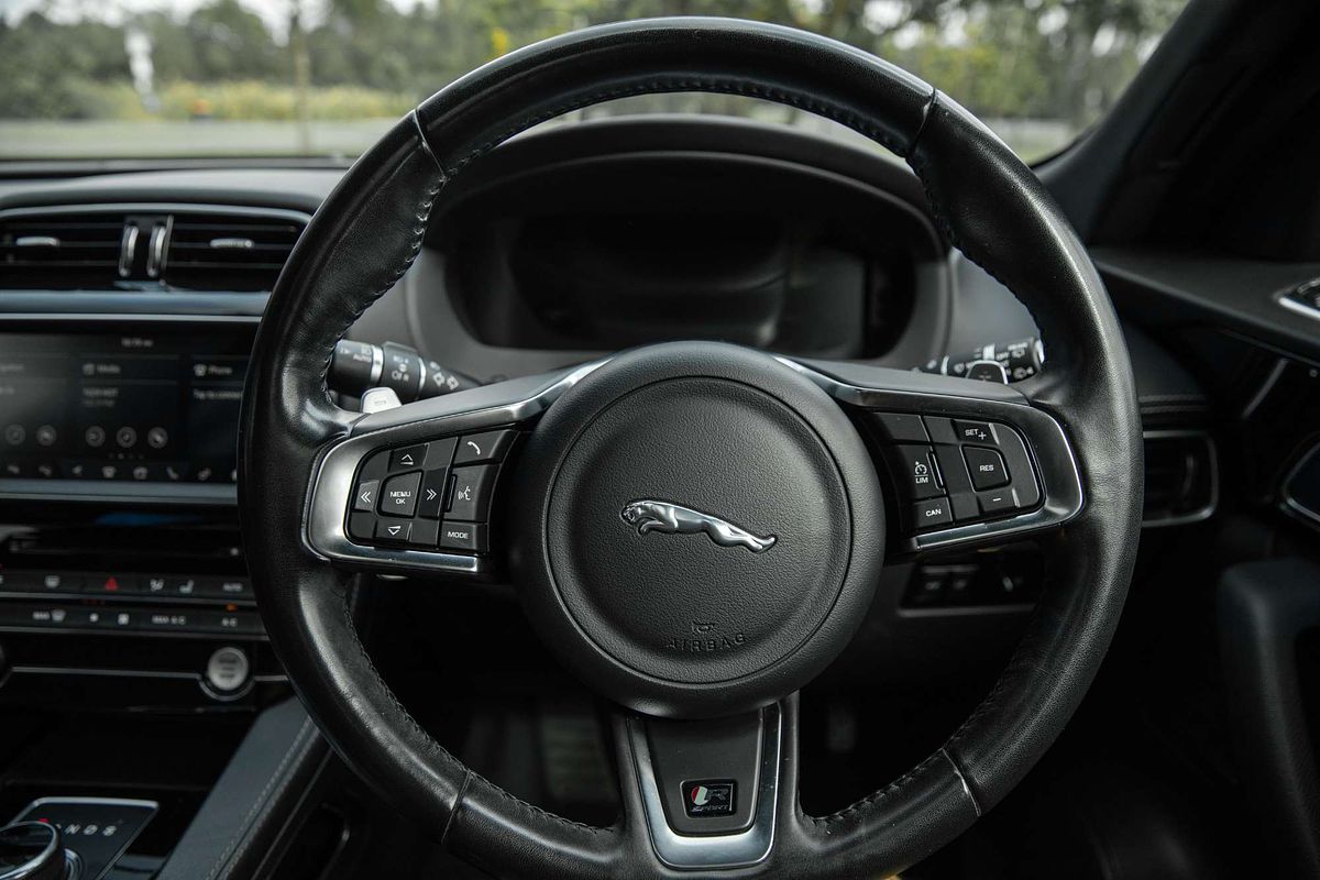2019 Jaguar F-PACE 20d R-Sport X761