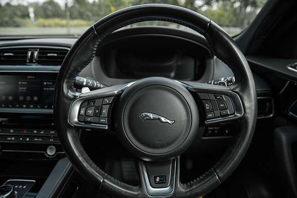 2019 Jaguar F-PACE 20d R-Sport X761