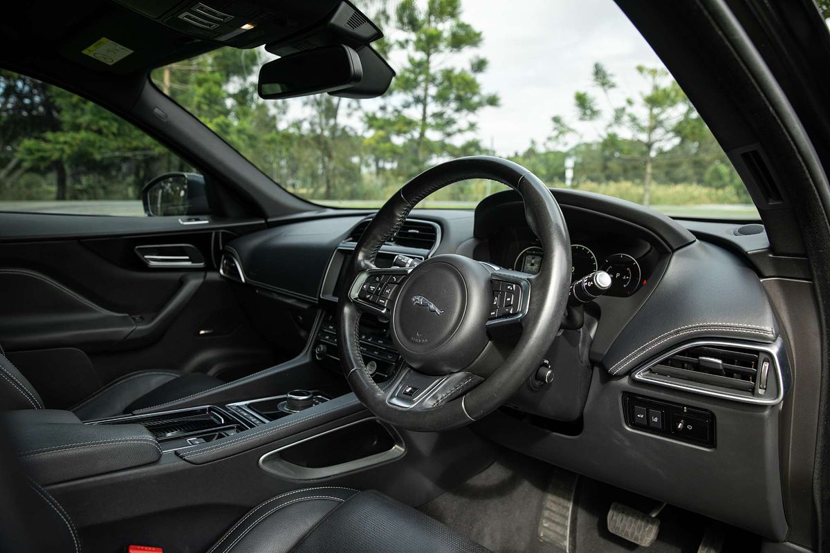 2019 Jaguar F-PACE 20d R-Sport X761