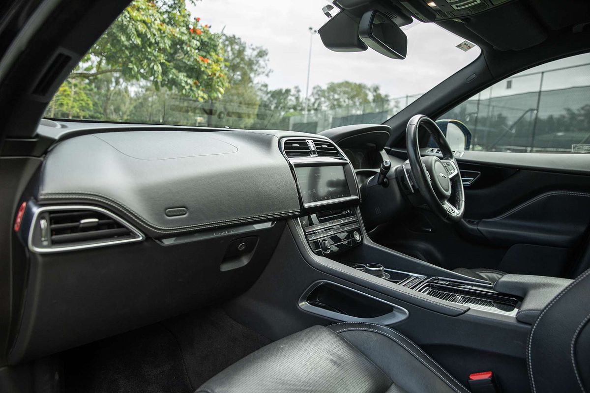 2019 Jaguar F-PACE 20d R-Sport X761