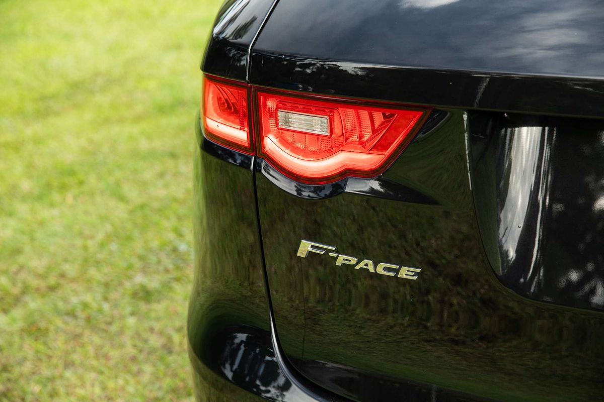 2019 Jaguar F-PACE 20d R-Sport X761