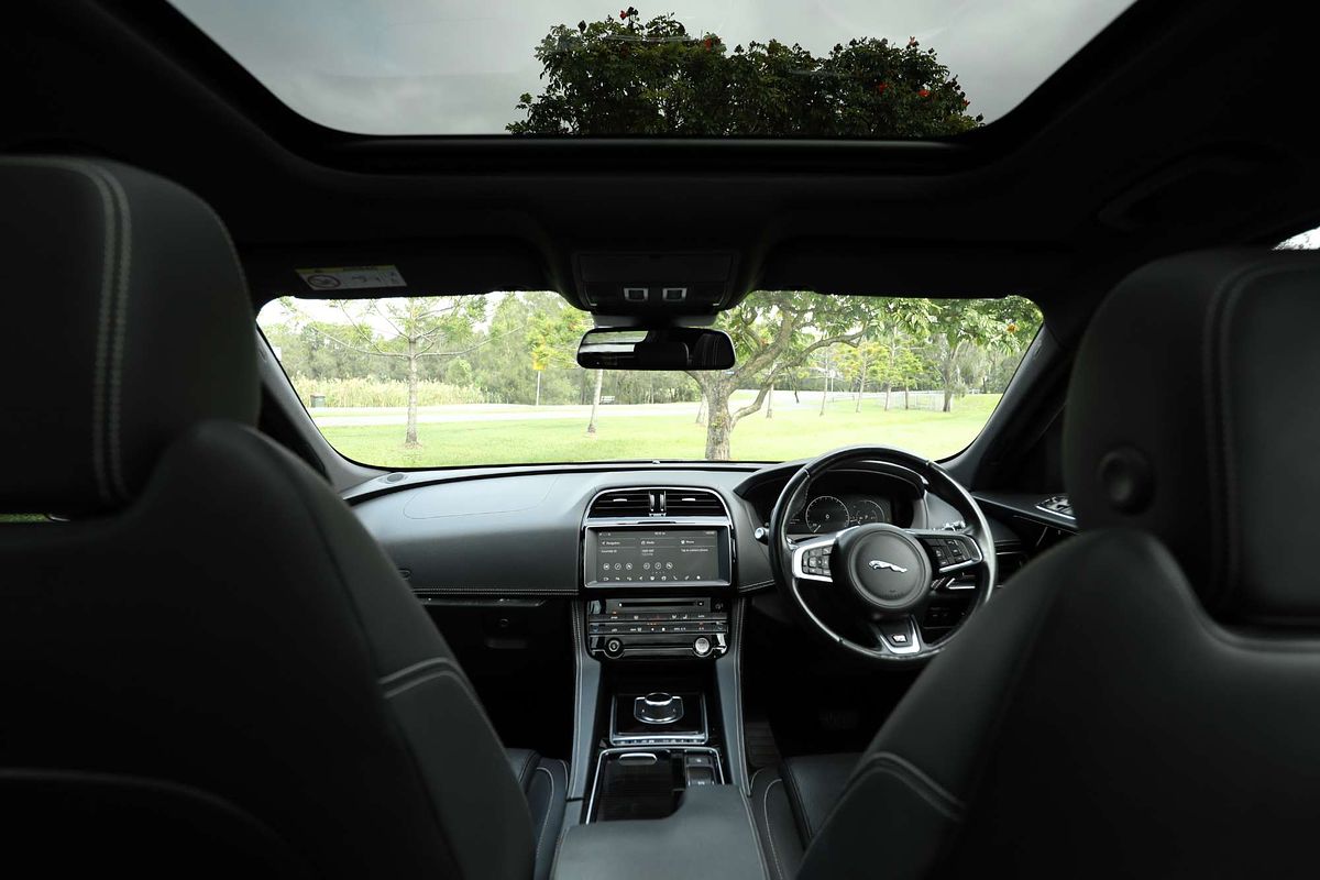2019 Jaguar F-PACE 20d R-Sport X761