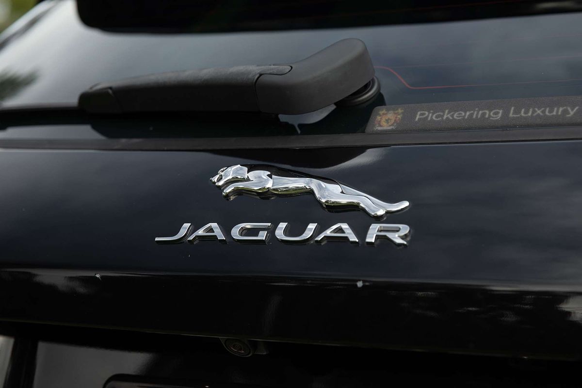 2019 Jaguar F-PACE 20d R-Sport X761