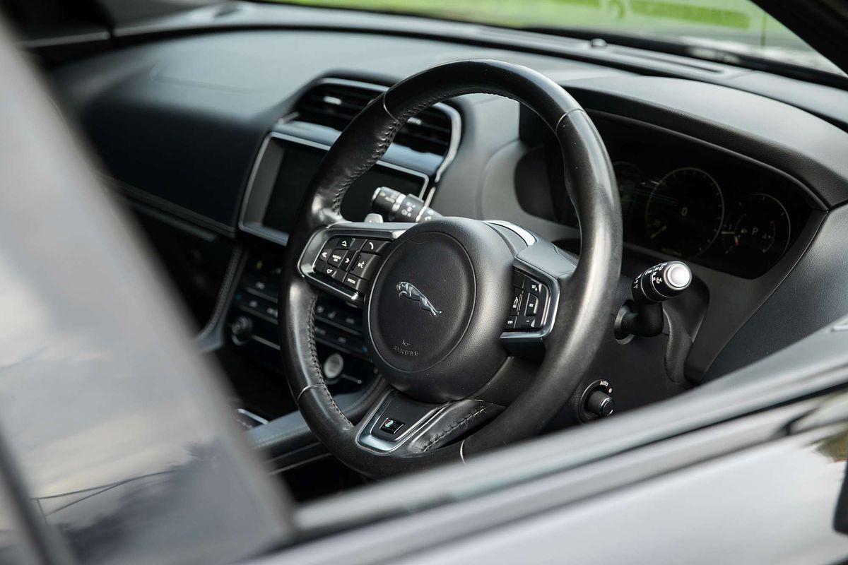 2019 Jaguar F-PACE 20d R-Sport X761