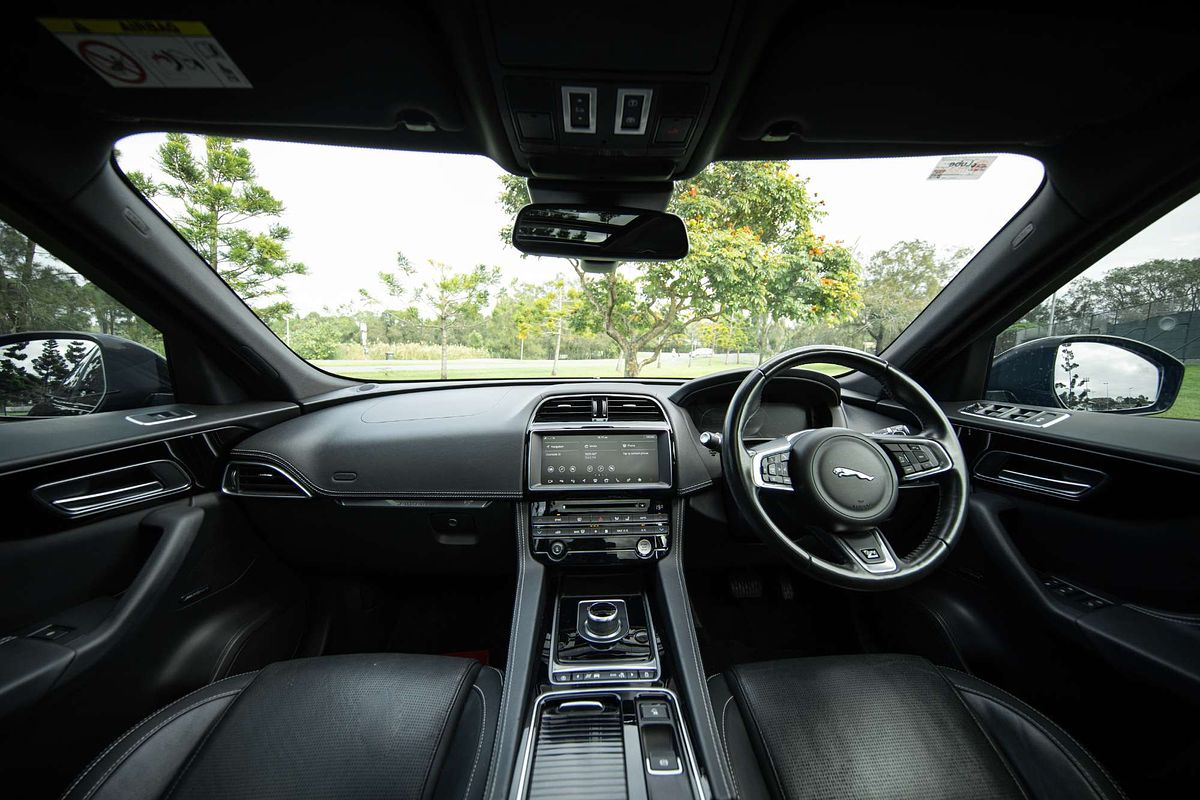 2019 Jaguar F-PACE 20d R-Sport X761