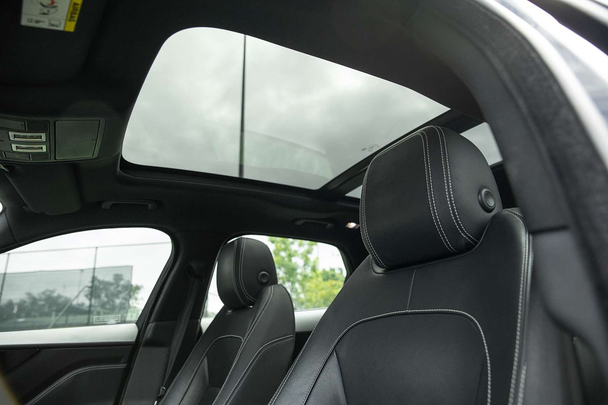 2019 Jaguar F-PACE 20d R-Sport X761