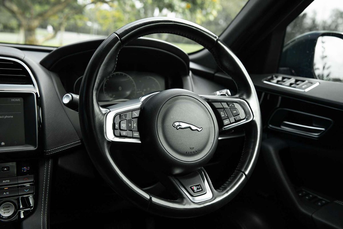 2019 Jaguar F-PACE 20d R-Sport X761
