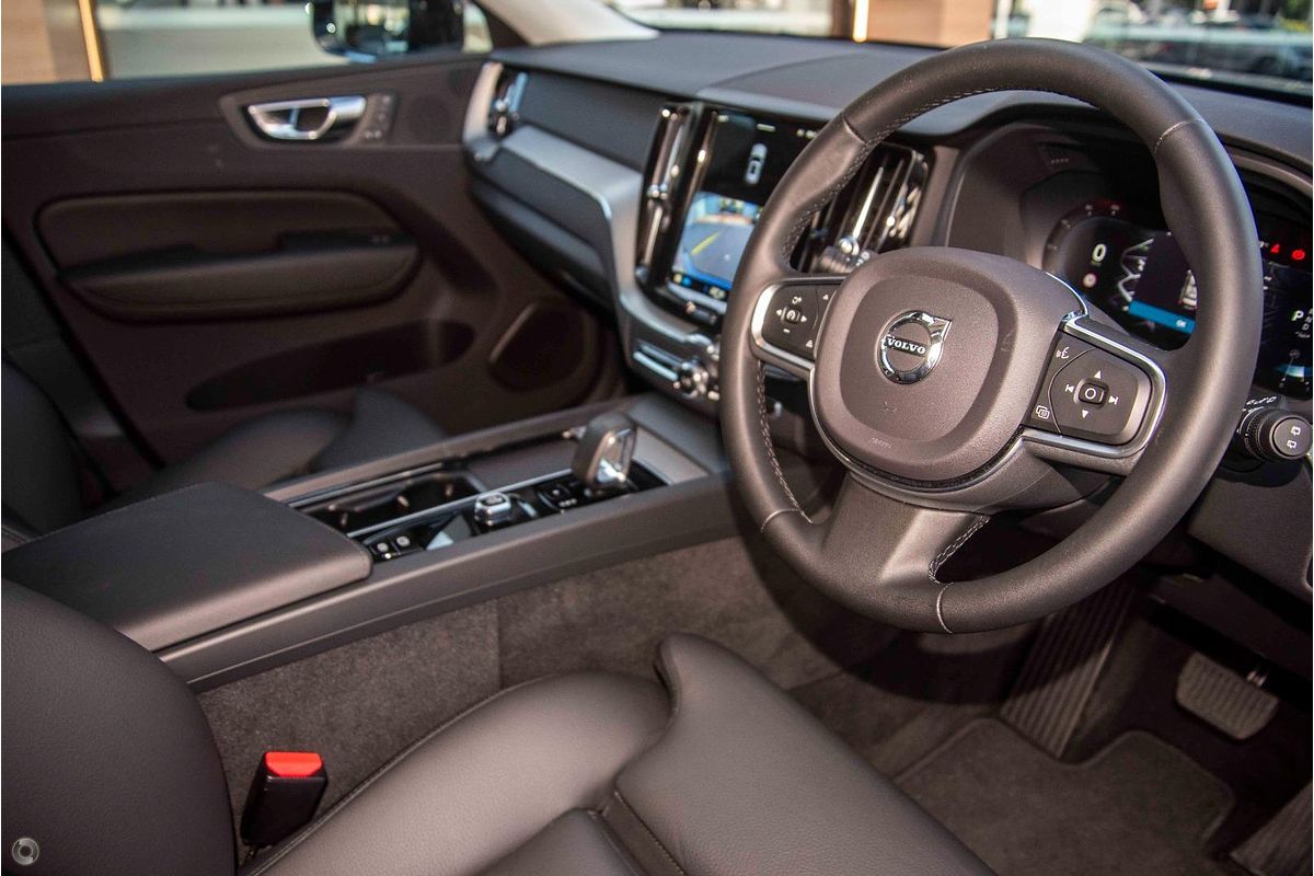 2024 Volvo XC60 Plus B5