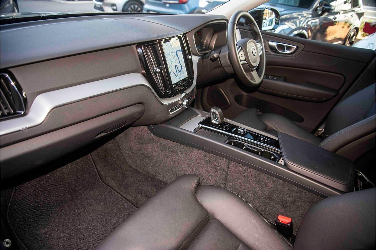 2024 Volvo XC60 Plus B5