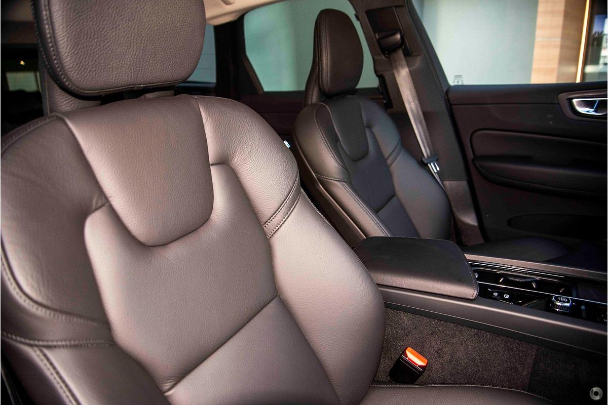 2024 Volvo XC60 Plus B5