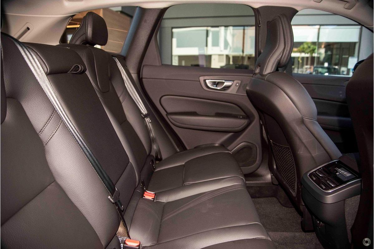 2024 Volvo XC60 Plus B5