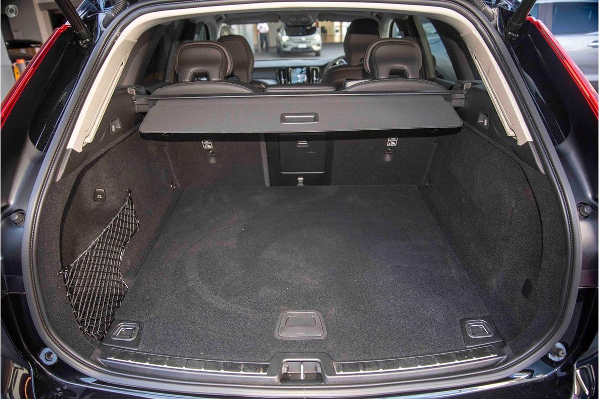 2024 Volvo XC60 Plus B5