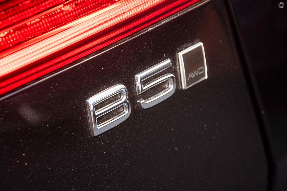 2024 Volvo XC60 Plus B5