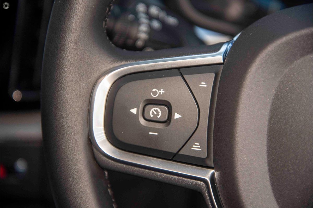 2024 Volvo XC60 Plus B5